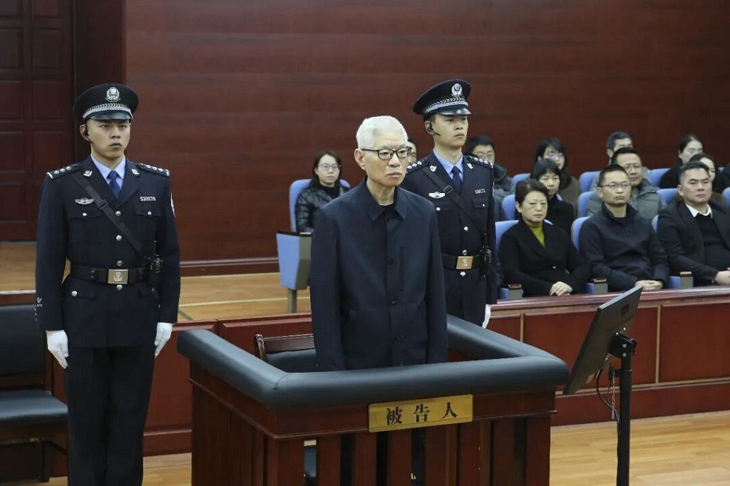 四川省政协原党组副书记、副主席崔保华出庭受审