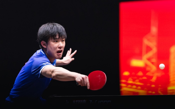 日本选手张本智和在世界乒乓球职业大联盟（WTT）香港总决赛男单决赛中夺得冠军