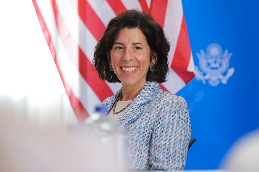 吉娜·雷蒙多（Gina Raimondo）
