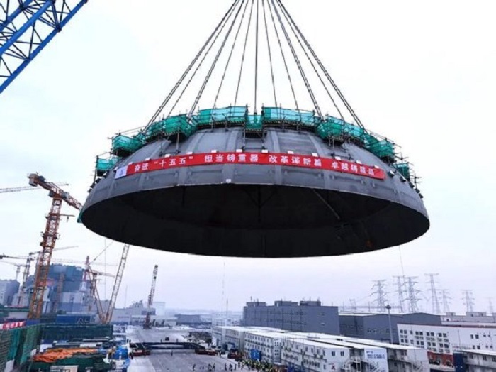 辽宁省徐大堡核电项目1号机组核岛钢制安全壳顶封头吊装就位