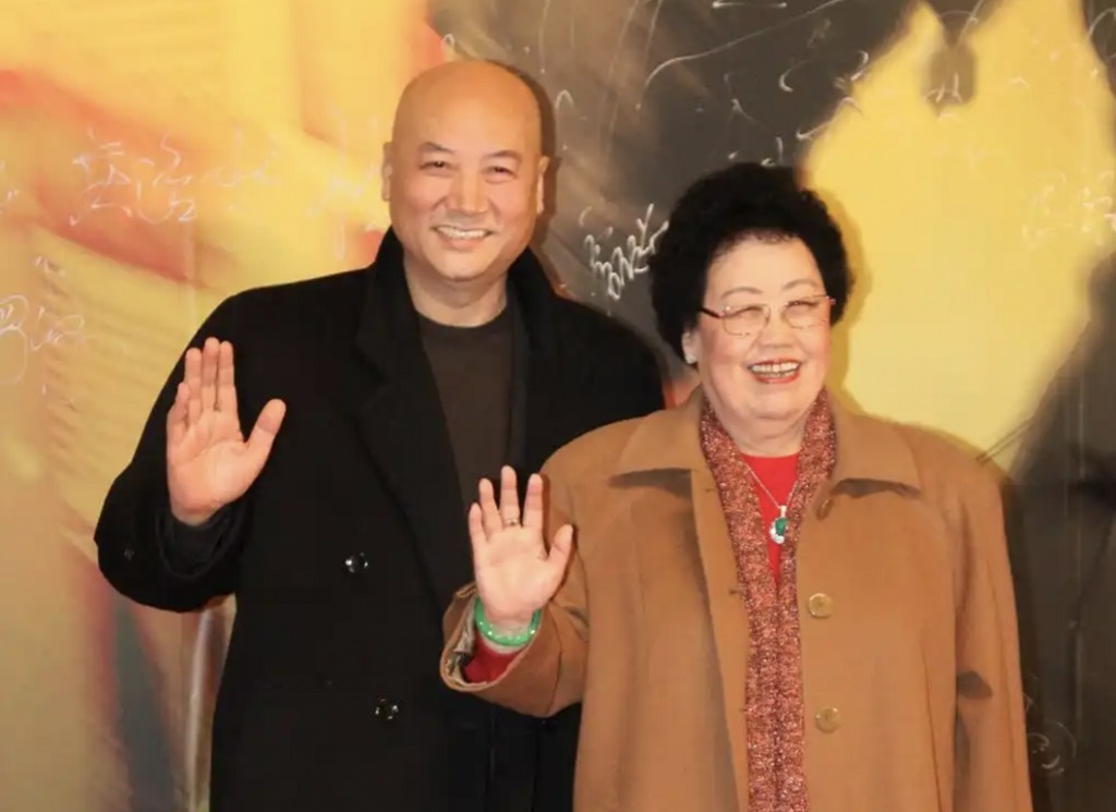 陈丽华（右）与迟重瑞